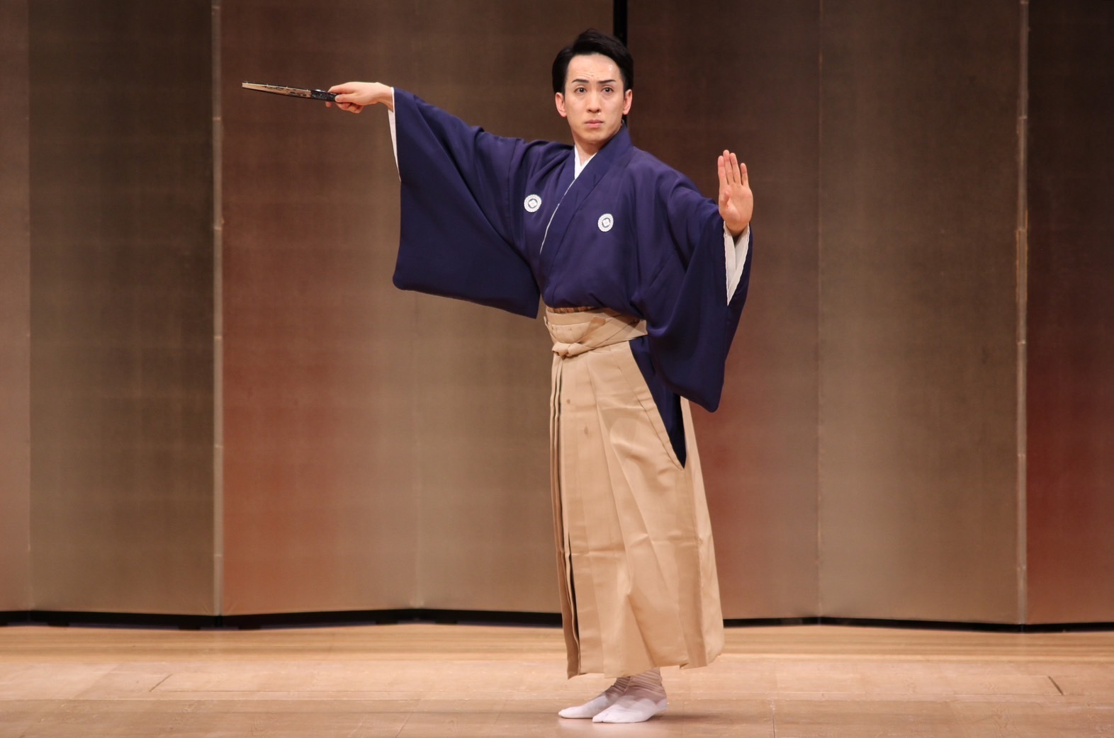 「踊り初め」出演 藤間恵麿さん応援＊金額は１口分